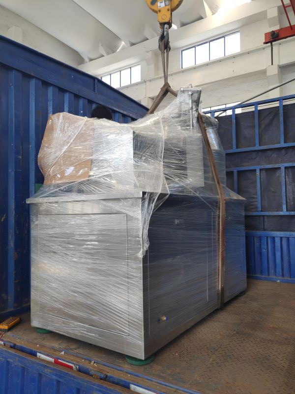 江蘇某客戶定制的濕法制粒機(jī)和搖擺顆粒機(jī)發(fā)貨！